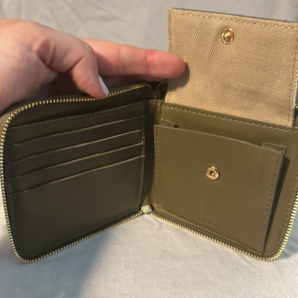 Madewell Olive Green Zip-Around Leather Wallet - Picture 6 of 9